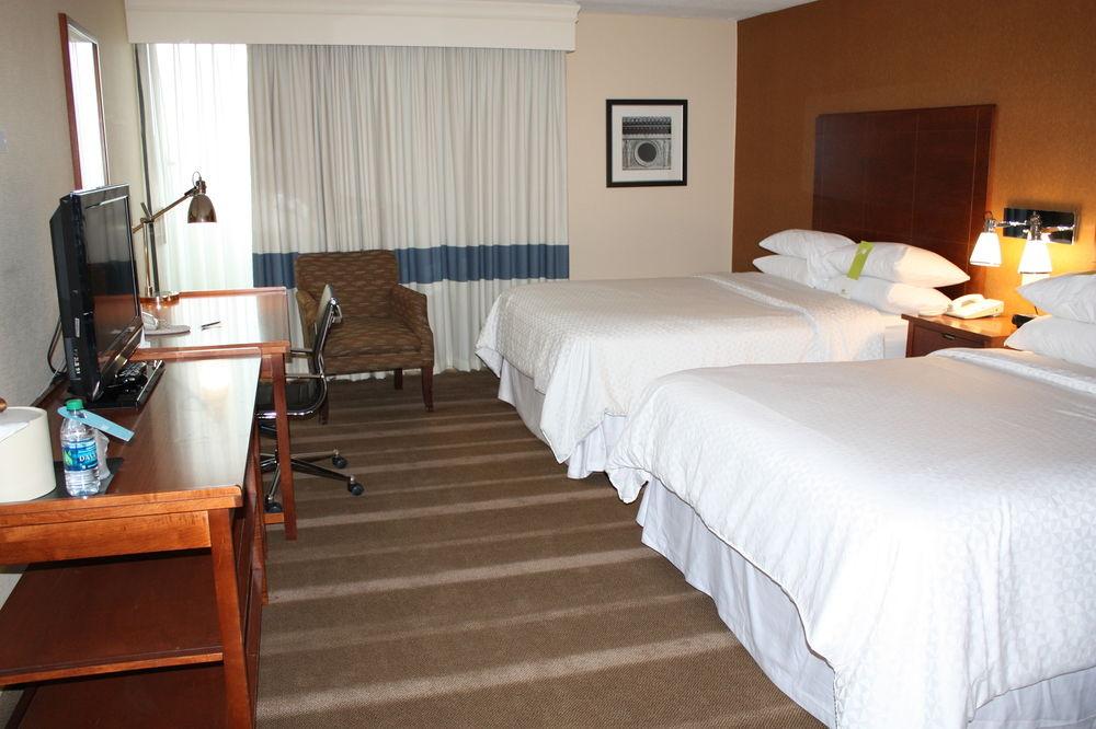Hotel Four Points By Sheraton Chicago O'hare 3*